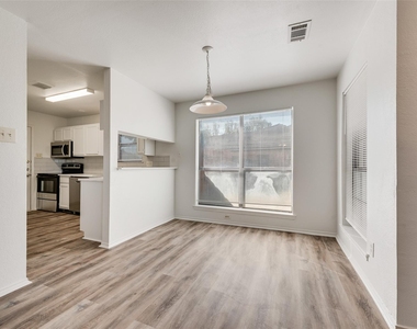 914 Wentwood Drive - Photo Thumbnail 15
