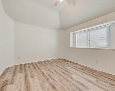 914 Wentwood Drive - Photo Thumbnail 9