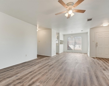 914 Wentwood Drive - Photo Thumbnail 17