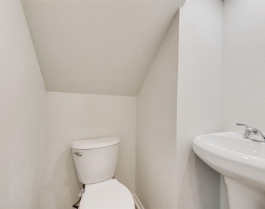 914 Wentwood Drive - Photo Thumbnail 11