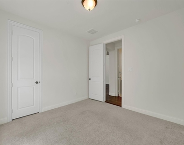 302 Torch Lily Lane - Photo Thumbnail 6