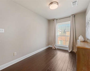 4007 Brownstone Court - Photo Thumbnail 25