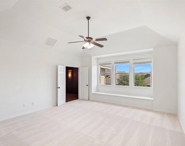901 Clear Water Drive N - Photo Thumbnail 23