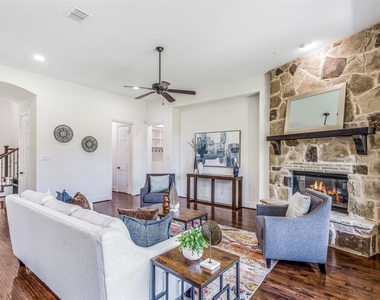 901 Clear Water Drive N - Photo Thumbnail 9