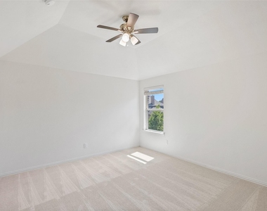 901 Clear Water Drive N - Photo Thumbnail 25