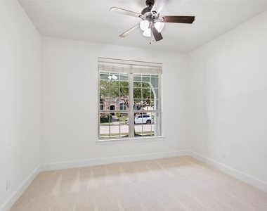 901 Clear Water Drive N - Photo Thumbnail 17