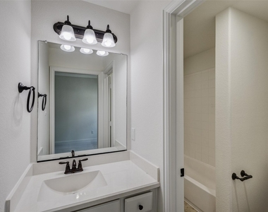 901 Clear Water Drive N - Photo Thumbnail 28