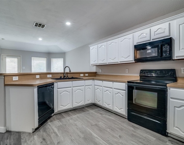 2800 Spencer Circle - Photo Thumbnail 7