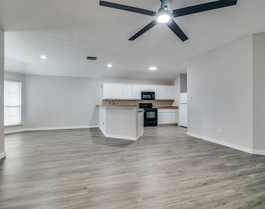 2800 Spencer Circle - Photo Thumbnail 5