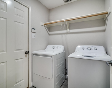 2800 Spencer Circle - Photo Thumbnail 9