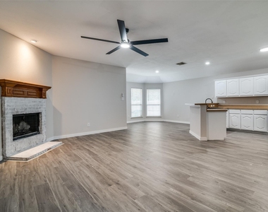 2800 Spencer Circle - Photo Thumbnail 3