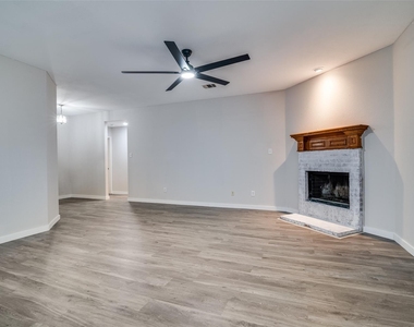 2800 Spencer Circle - Photo Thumbnail 4