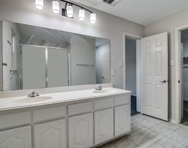 2800 Spencer Circle - Photo Thumbnail 20