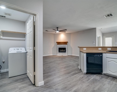 2800 Spencer Circle - Photo Thumbnail 8