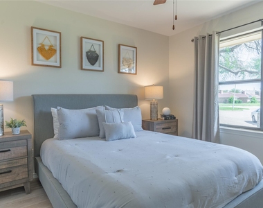 1011 Wimbledon Lane - Photo Thumbnail 22