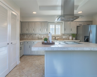 1011 Wimbledon Lane - Photo Thumbnail 14