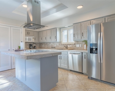 1011 Wimbledon Lane - Photo Thumbnail 13
