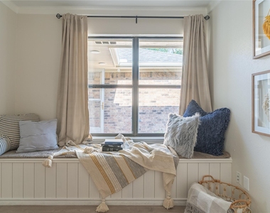 1011 Wimbledon Lane - Photo Thumbnail 6