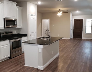 1412 Brindle Drive - Photo Thumbnail 8