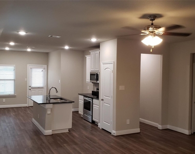 1412 Brindle Drive - Photo Thumbnail 6