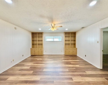 8405 Lullwater Drive - Photo Thumbnail 8
