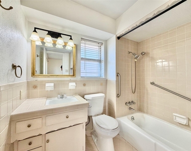 8405 Lullwater Drive - Photo Thumbnail 16