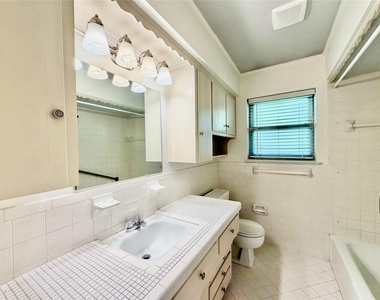 8405 Lullwater Drive - Photo Thumbnail 19