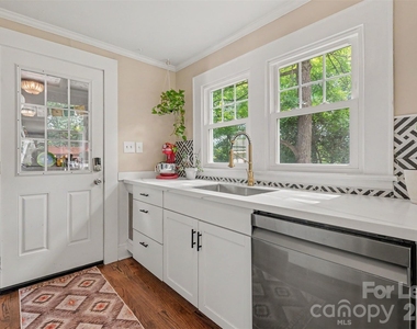 3330 Benard Avenue - Photo Thumbnail 7