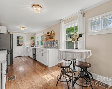 3330 Benard Avenue - Photo Thumbnail 5