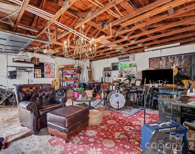 3330 Benard Avenue - Photo Thumbnail 15