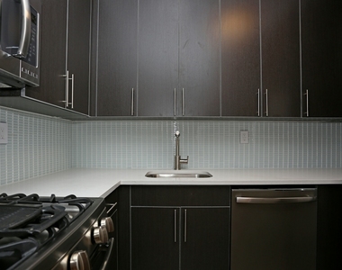 1BR in Hell's Kitchen - Photo Thumbnail 2