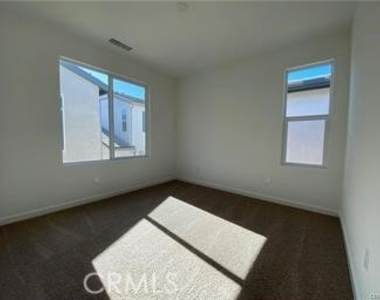 24533 Sonieta Court - Photo Thumbnail 5