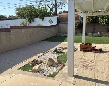 1095 W 17th Street - Photo Thumbnail 20