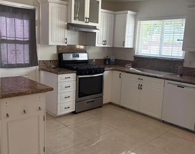 1095 W 17th Street - Photo Thumbnail 8