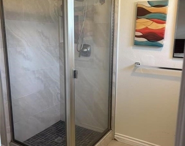1095 W 17th Street - Photo Thumbnail 13