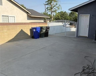 1095 W 17th Street - Photo Thumbnail 19