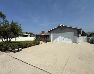 1095 W 17th Street - Photo Thumbnail 1