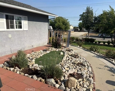 1095 W 17th Street - Photo Thumbnail 4
