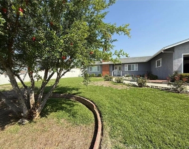 1095 W 17th Street - Photo Thumbnail 3