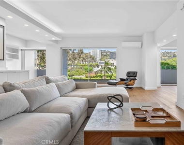 838 N Doheny - Photo Thumbnail 2