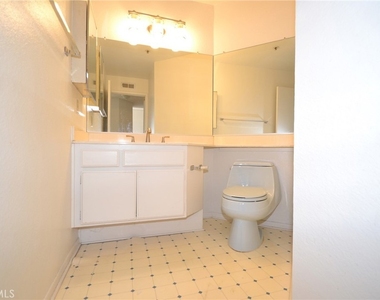 2571 Plaza Del Amo - Photo Thumbnail 9