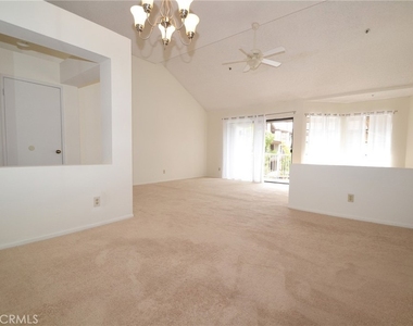 2571 Plaza Del Amo - Photo Thumbnail 3