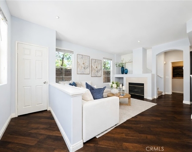 1804 Crescent Oak - Photo Thumbnail 2