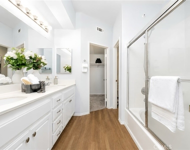 1804 Crescent Oak - Photo Thumbnail 15