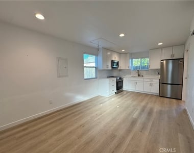 320 S Colfax - Photo Thumbnail 4
