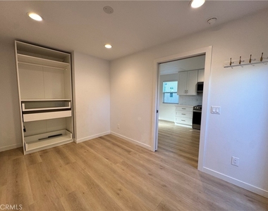 320 S Colfax - Photo Thumbnail 10