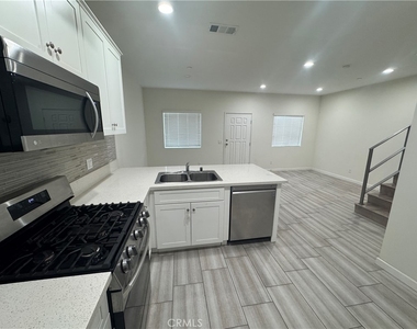13665 Arrow Boulevard - Photo Thumbnail 11