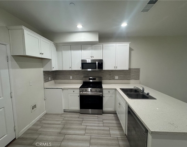 13665 Arrow Boulevard - Photo Thumbnail 8