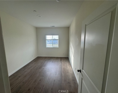 13665 Arrow Boulevard - Photo Thumbnail 25