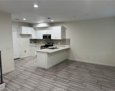 13665 Arrow Boulevard - Photo Thumbnail 6
